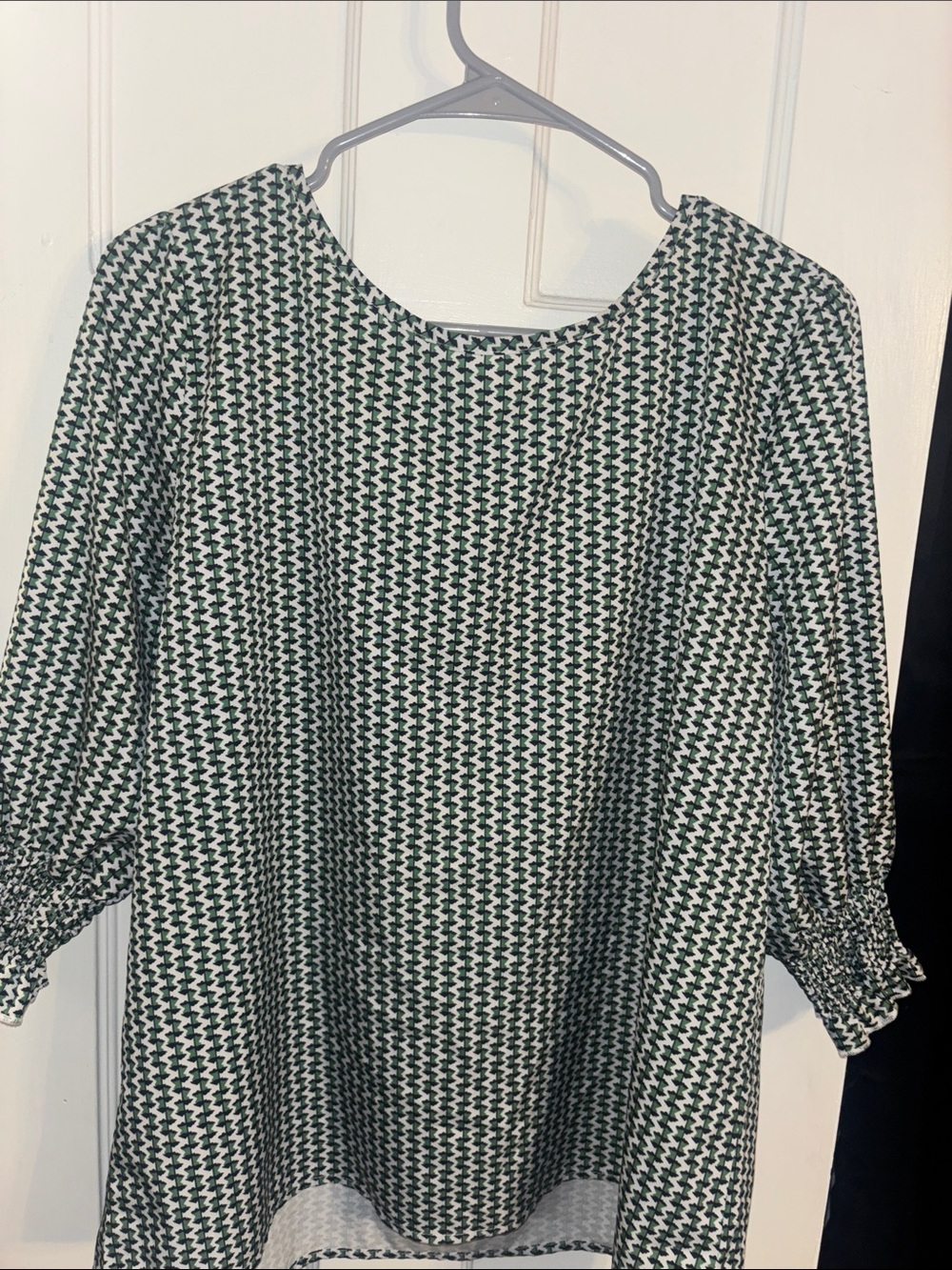 Women’s Green Patterned Blouse - Classic Crewneck